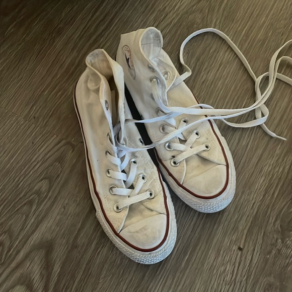 White converse - Picture 1 of 5